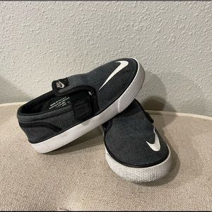 Kids/toddler size 8 Nike black slip-on shoe